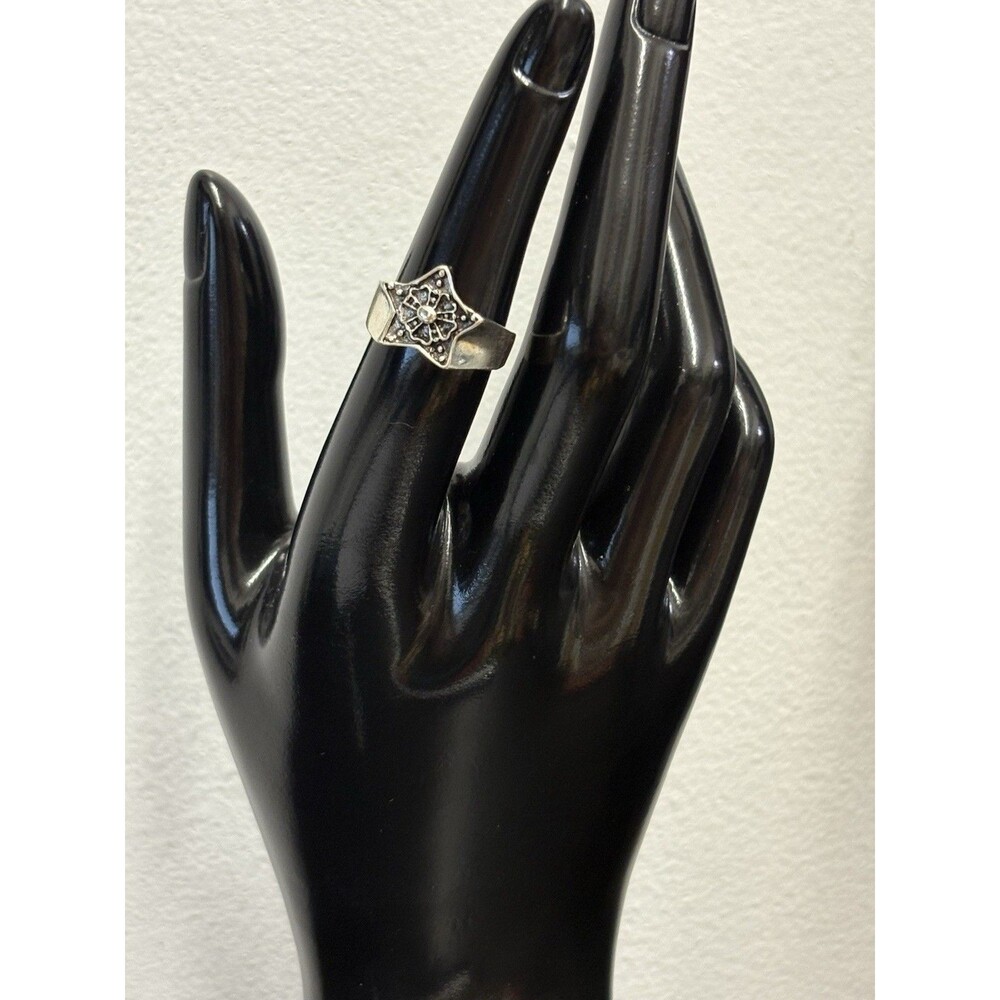 Silver Color Star Ring Size 6 Etched
